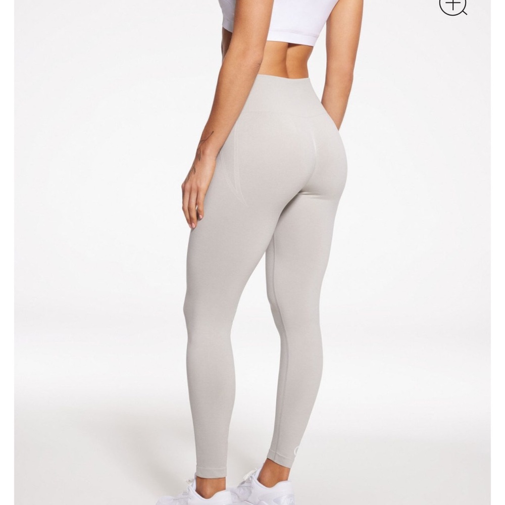 Calvagni gray leggings with white sports bra xs